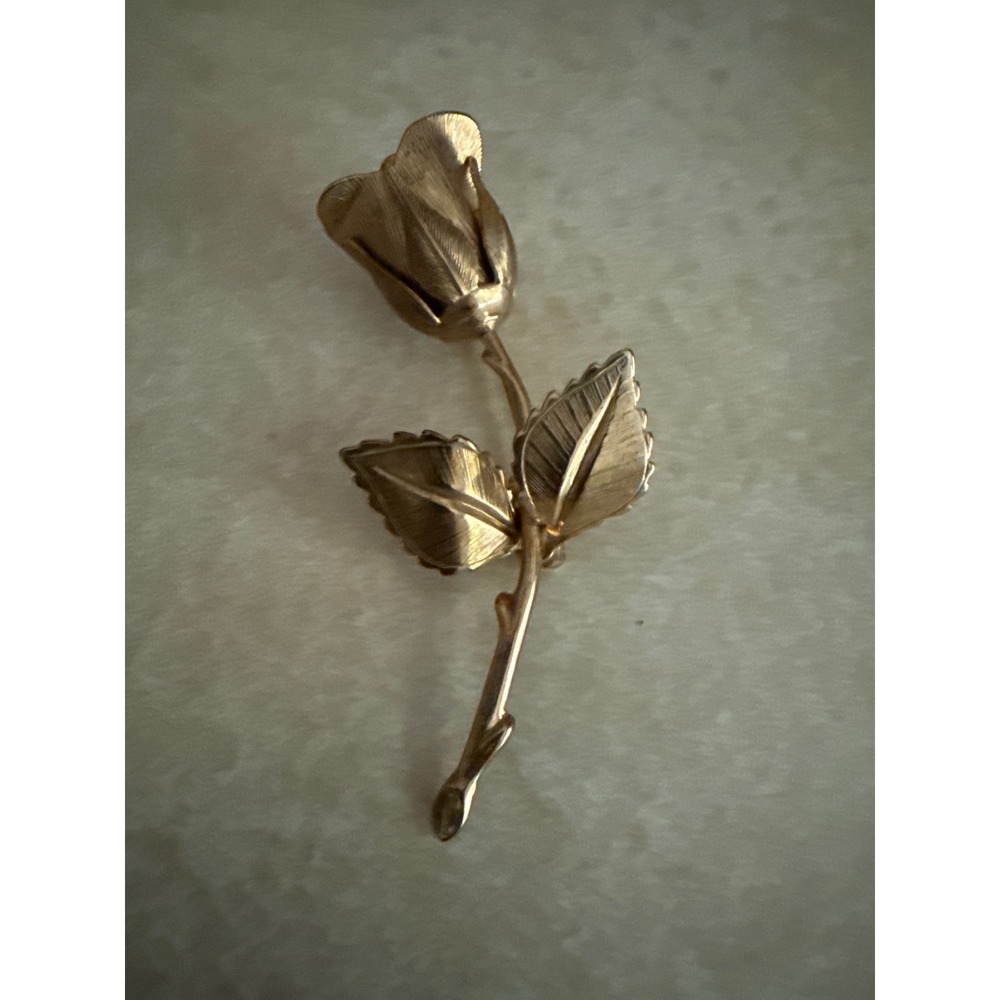 Vintage Giovanni Gold Tone Rose Bud Brooch Pin Textured Floral Mid Century